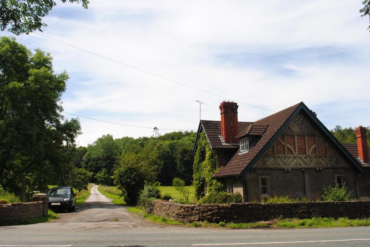 Penbedw Uchaf Estate - Rural Retreats, Tennis Campo de lujo *